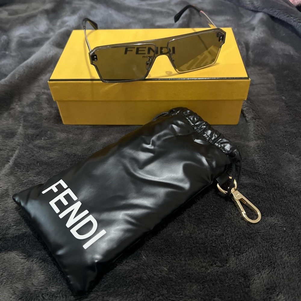 Fendi Logo Frame Sunglasses